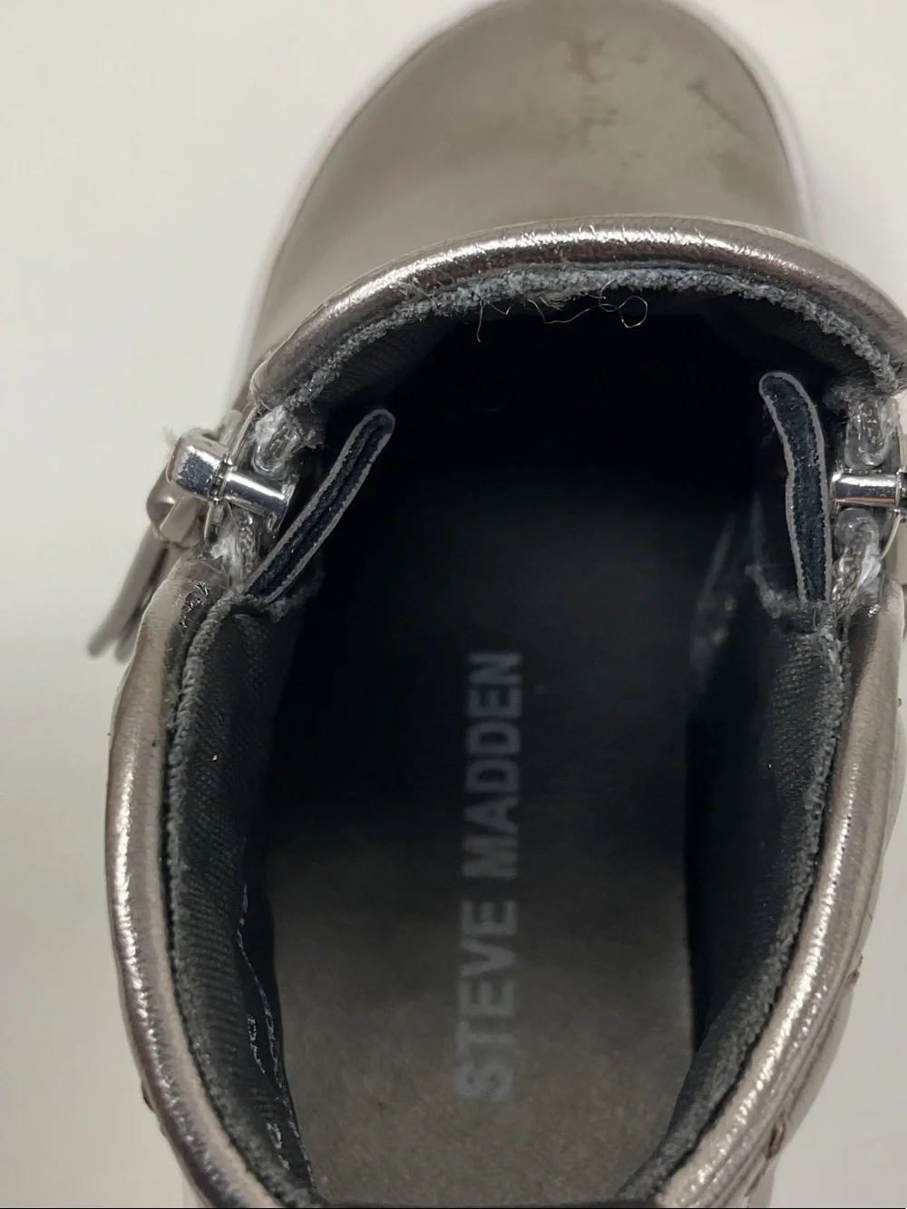 Steve Madden Silver Metallic Low-Top Slip-On ankle boots with Zippers booties 9